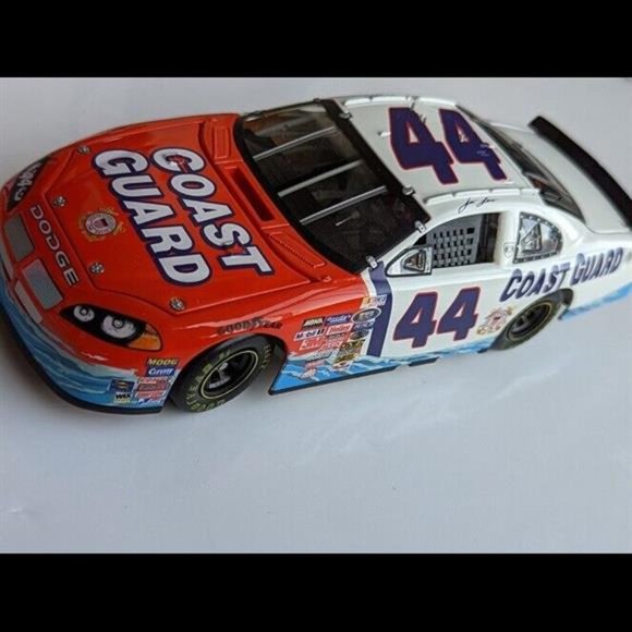 NASCAR Team Caliber 2004 1/24 #44 Coast Guard Collectable car - Picture 1 of 10